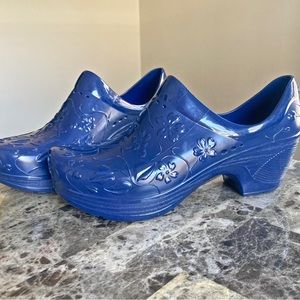 DANSKO blue floral embossed pixie molded slip on clogs